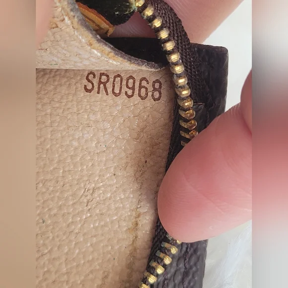 SOLD Louis Vuitton Bucket PM Pouch - Picture 9 of 10